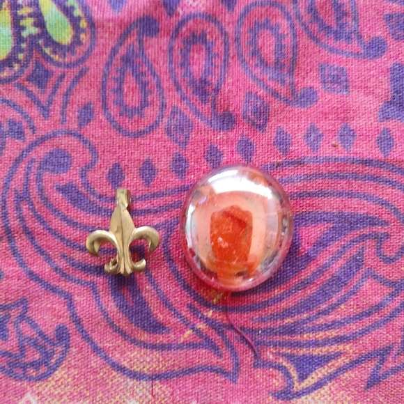 Small Gold Pin - Picture 6 of 6